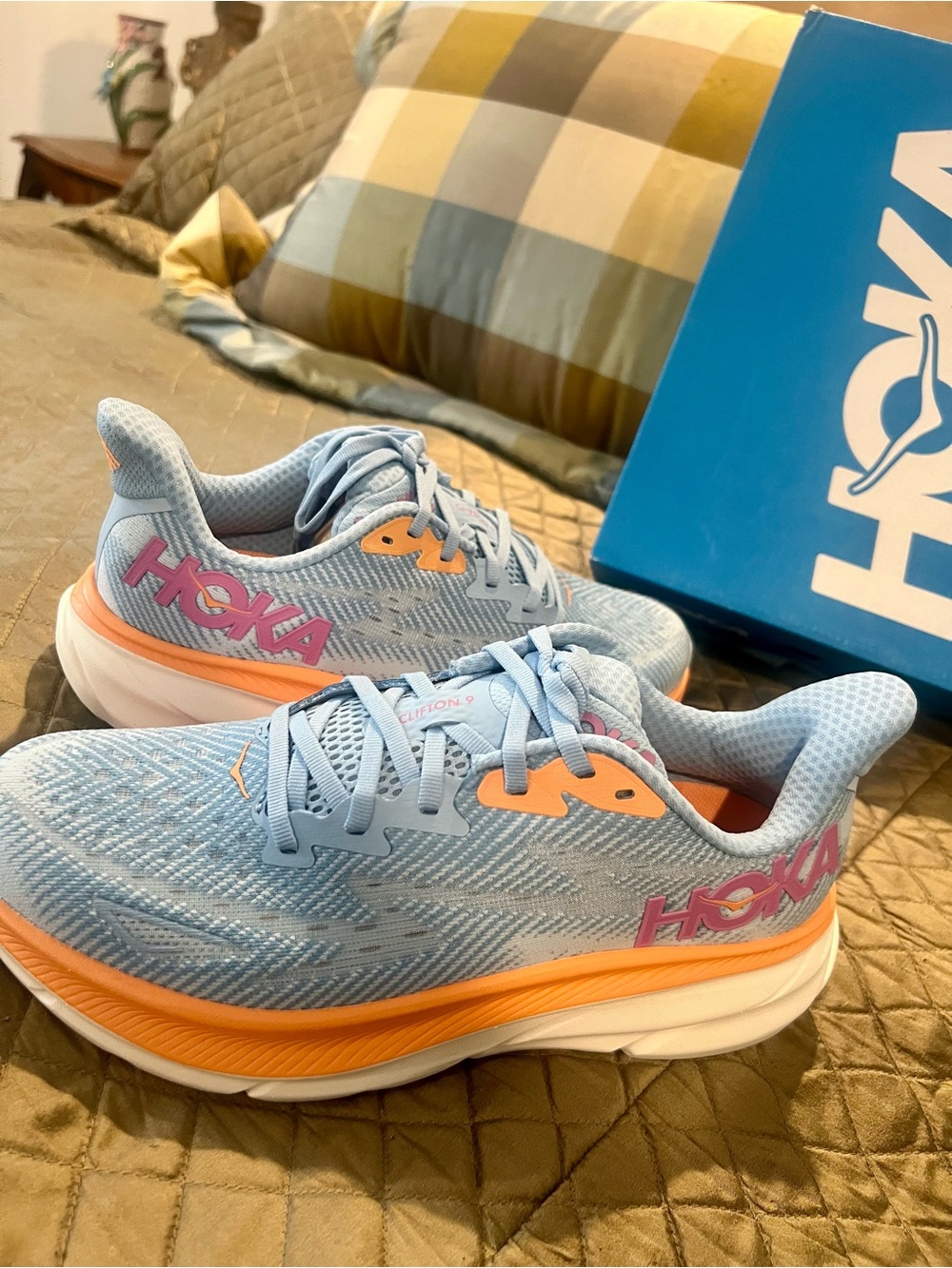 ✨Hoka Women’s NWT ✨in box size 9